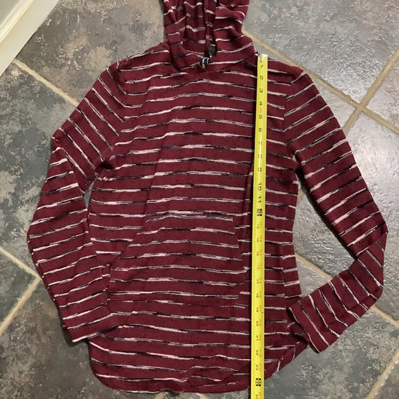 Free For All brand long sleeve Hooded Top. Women’s size Medium - Picture 8 of 9